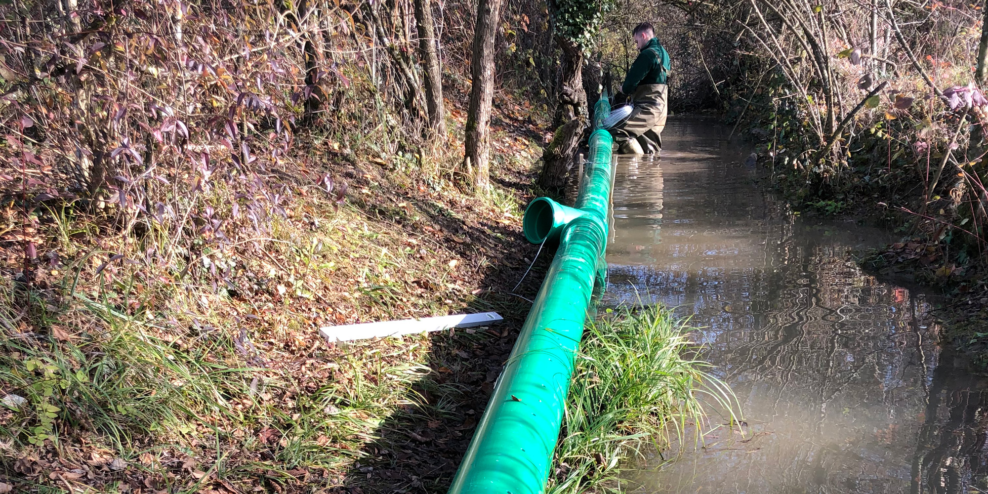Rohrleitung im Dorfbach